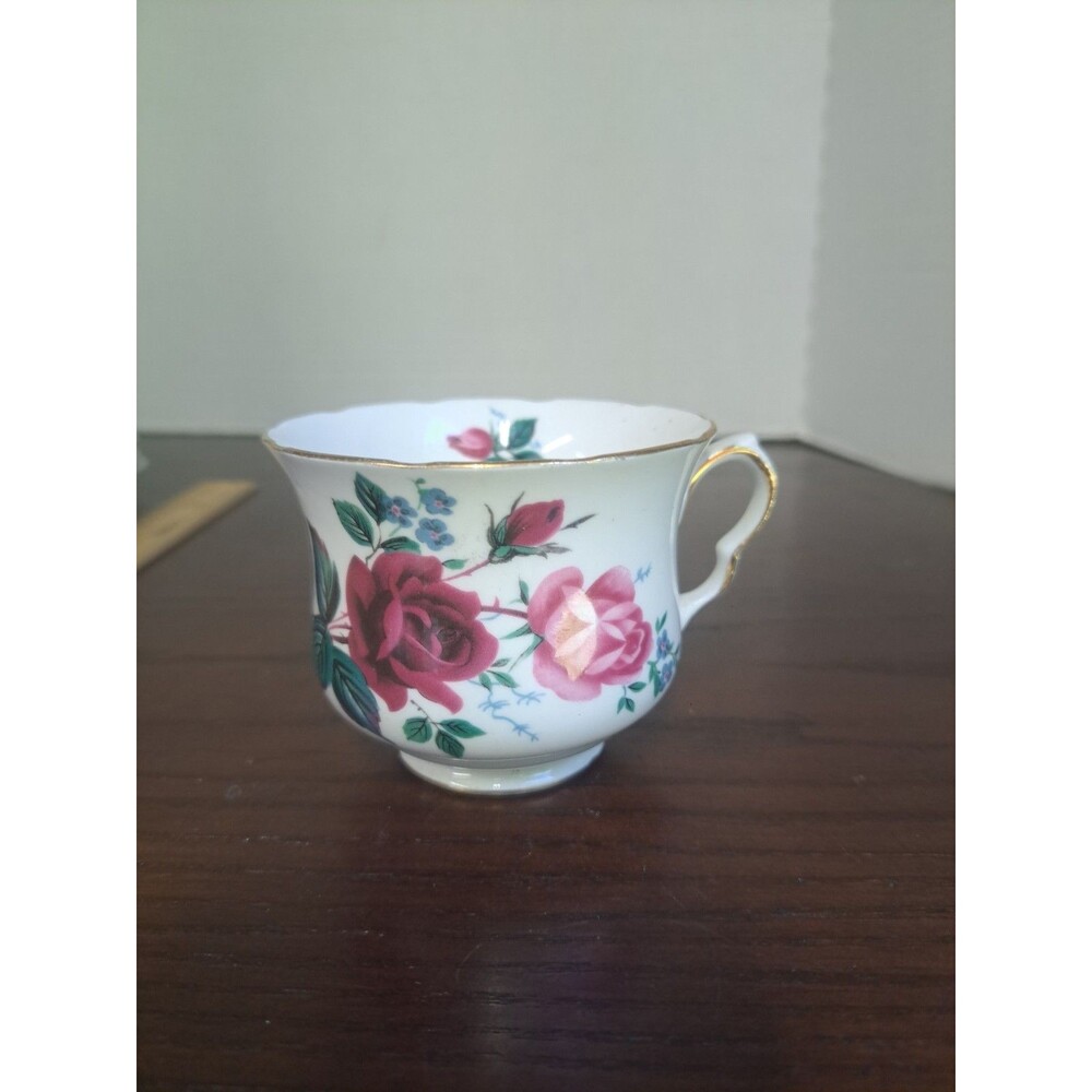 Vintage Queen Anne Bone China Floral Teacup With Gold Trim And Scalloped...